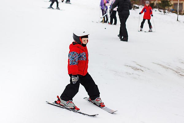 포토 JPG 해외이미지 계절 행복 어린이 스포츠 조각 포즈 겨울 모션 하늘 휴가 스키 고글 산 가면 한명 서기 경사 소년 취미 야외 운동 재킷 기쁨 추위 흰색 미끄럼틀 헬멧 작음 집중 연습 언덕 휴양지 스키선수 혼자 해외202004 해외포토 1 남자 감정 컬러 컨셉 겨울스포츠 운동선수 건강 사람 외투 장소 놀이기구 보호장비 크기 파일형식 이미지허브