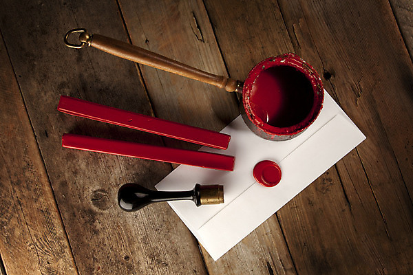 포토 JPG 해외이미지 디자인 주전자 봉투 사람없음 장식 빨간색 빛 젖음 뜨거움 액체 막대기 떨어짐 냄비 물개 편지 사인 언론 고무 우표 광 새기다 왁스 접착제 해외202004 해외포토 컬러 컨셉 포유류 주방용품 바다동물 풀_접착제 솥 파일형식 이미지허브