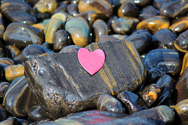 포토 JPG 해외이미지 아이콘 종이 백그라운드 사람없음 물 검은색 활발 젖음 바위 하트 심볼 세련 해외202004 해외포토 자연요소 모양 컬러 컨셉 돌_바위 파일형식 이미지허브