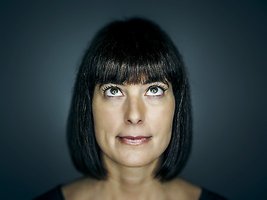 포토 JPG 해외이미지 백인 모델 1 라이프스타일 응시 여자 행복 얼굴 백그라운드 비즈니스 휴식 갈색머리 건강 한명 서기 사람 성인 빛 기쁨 흰색 신선 자신감 우아함 치아 긍정 내추럴 해외202004 해외포토 서양인 헤어스타일 시선 감정 컬러 컨셉 모션 생활 신체부위 소화기관 파일형식 이미지허브