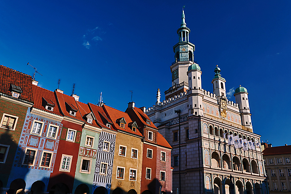 포토 JPG 해외이미지 구름 유럽 벽 시계 건축양식 창문 하늘 사람없음 건물 탑 깃발 도시 소매 폴란드 천연기념물 해외202004 해외포토 자연요소 건축물 건축 나라 파일형식 이미지허브