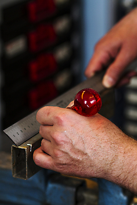 포토 JPG 해외이미지 손 산업 노동자 사람없음 숫자 금속 장비 작업 작업실 수리 제조 미끄러짐 측정 서비스 눈금 작업도구 게이지 철강 해외202004 해외포토 직업 문자 모션 재질 신체부위 도구 파일형식 이미지허브