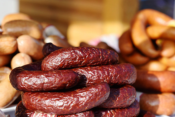 포토 JPG 해외이미지 전통 유럽 음식 백그라운드 다이어트 재료 주택 실내 육류 돼지고기 요리 사람없음 갈색 노란색 저녁식사 소고기 소시지 연기 맛 아침식사 상품 먹기 준비 유기농 수납 훈제 식품점 핸드메이드 개조 해외202004 해외포토 웰빙 나라 컬러 컨셉 식재료 모션 건강 내부 건물 상점 식사 가공식품 파일형식 이미지허브