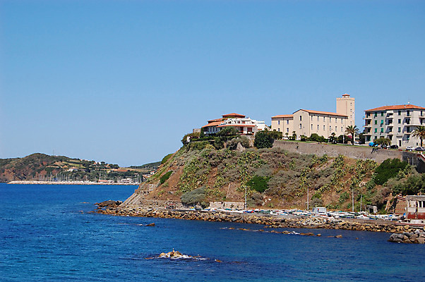 포토 JPG 해외이미지 나무 유럽 바다 여행 건축양식 하늘 휴가 주택 풍경 사람없음 가로 물 여름 파란색 마을 항구 이탈리아 지중해 포트 타운 토스카나 해외202004 해외포토 자연요소 식물 계절 건축 나라 컬러 교통시설 건물 도시 파일형식 이미지허브