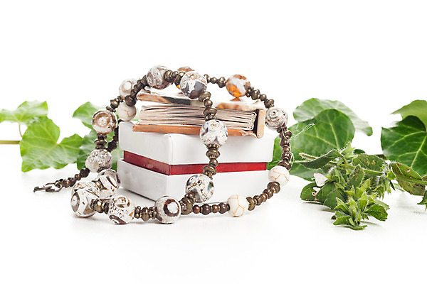 포토 JPG 해외이미지 여자 목걸이 장신구 팔찌 선물 사람없음 장식 빛 유행 금속 바위 화려 고급 우아함 보석 보물 팬던트 스타일 해외202004 해외포토 컨셉 재질 사람 돌_바위 광석 파일형식 이미지허브