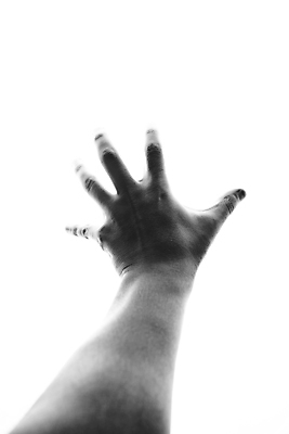 포토 JPG 해외이미지 스튜디오촬영 백인 1 손 남자 실루엣 종교 컨셉 아이디어 흑백 손바닥 사람 사람없음 빛 믿음 검은색 스트레칭 희망 힘 터치 자유 흰색 기도 정상 흰배경 상승 긍정 신성 팔 천국 빛망울 고립 골 숭배 신앙심 해외202004 해외포토 서양인 감정 컬러 백그라운드 촬영기법 실내 신체부위 운동 파일형식 이미지허브