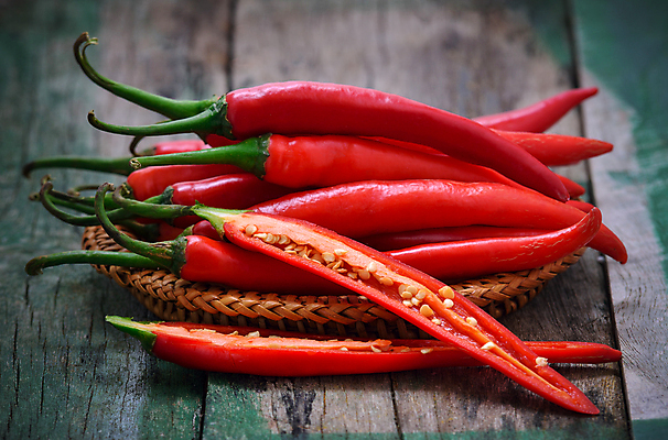 포토 JPG 해외이미지 디자인 음식 백그라운드 채소 재료 자연 고추 탁자 표면 피망 바닥 사람없음 목재 빨간색 초록색 바구니 뜨거움 그룹 가득함 향신료 유기농 매움 후추 짜임 강렬 숙성 채식주의자 해외202004 해외포토 나무 웰빙 컬러 가구 맛 생태계 채식 향미료 파일형식 이미지허브