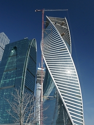 포토 JPG 해외이미지 외관 실루엣 산업 백그라운드 비즈니스 건축양식 하늘 사람없음 야외 건물 파란색 탑 고층빌딩 기계 장비 성장 도시 작업 큼 땅 기중기 러시아 공학 개발 모스크바 해외202004 해외포토 건축물 교육 건축 유럽 컬러 촬영기법 빌딩 중장비 크기 파일형식 이미지허브