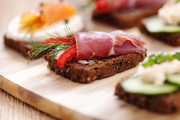 포토 JPG 해외이미지 음식 빵 백그라운드 채소 오렌지 아침 치즈 샌드위치 사람없음 목재 갈색 어둠 흰색 신선 아침식사 참치 토스트 미니 페스츄리 해외202004 해외포토 주간 나무 컬러 과일 재료 유제품 어류 식사 파일형식 이미지허브