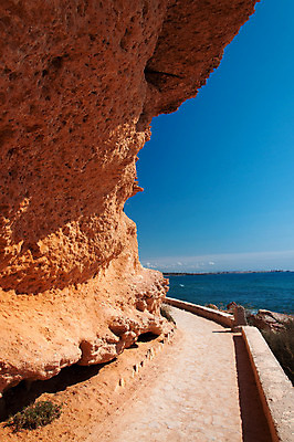 포토 JPG 해외이미지 길 지구 바다 여행 백그라운드 자연 풍경 사람없음 빨간색 물 여름 파란색 햇빛 평화 우주 화목 바위 가장자리 장면 암초 고립 수평선 해외202004 해외포토 자연요소 계절 컬러 컨셉 태양 돌_바위 둘레 생태계 파일형식 이미지허브