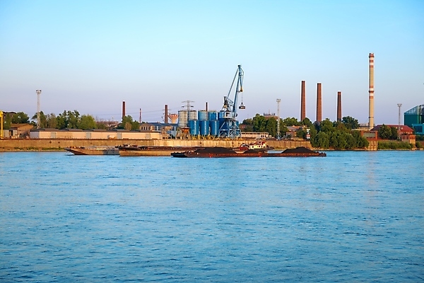 포토 JPG 해외이미지 주간 바다 하늘 사람없음 야외 조선소 산업시설 산업현장 해외202004 해외포토 자연요소 산업 파일형식 이미지허브