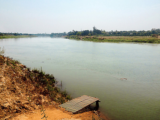 포토 JPG 해외이미지 전통 종교 문화 도로 교통시설 사람없음 야외 관광지 강 태양 시골 보트 주름 역 그늘 먼지 그만 미얀마 버마 해외202004 해외포토 자연요소 아시아 길 여행 교통 배_교통 시설 파일형식 이미지허브