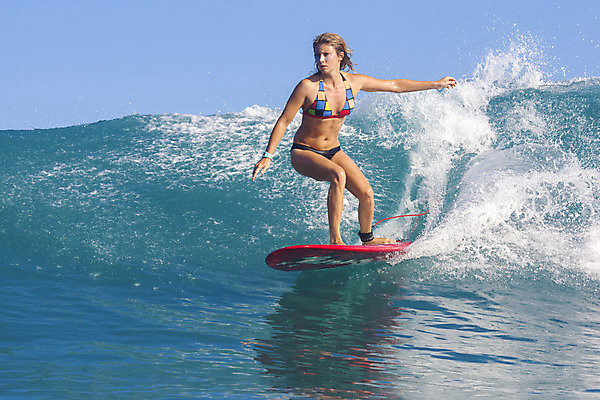 포토 JPG 해외이미지 여자 스포츠 파도 바다 여행 포즈 모션 자연 날씨 통 한명 풍경 야외 물 여름 파란색 운동 에너지 수상스포츠 액체 서핑 떨어짐 승차 시원함 발리 인도네시아 태평양 분무기 튜브 서퍼 혁명 해외202004 해외포토 자연요소 1 계절 아시아 컬러 섬 컨셉 운동선수 건강 사람 생태계 파일형식 이미지허브