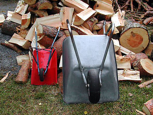 포토 JPG 해외이미지 휴식 함께함 노르웨이 사람없음 목재 정원 수레 바퀴 작음 큼 장작 옛날 해외202004 해외포토 나무 유럽 컨셉 재료 카트 크기 파일형식 이미지허브