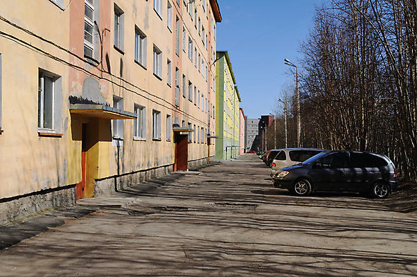 포토 JPG 해외이미지 도로 건축양식 자동차 주택 사람없음 야외 건물 추위 도시 길가 옛날 자동 해외202004 해외포토 건축물 건축 길 육상교통 교통시설 파일형식 이미지허브