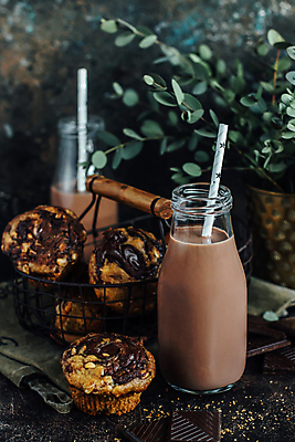 포토 JPG 해외이미지 음료 음식 백그라운드 유리 탁자 디저트 주택 건강 사람없음 초콜릿 우유 칵테일 항아리 달콤 아침식사 혼합 굽기 상쾌 유기농 머핀 쉐이크 내추럴 떨림 단백질 스무디 핸드메이드 해외202004 해외포토 웰빙 감정 빵 가구 모션 재질 유제품 주류 건물 식사 도자기 맛 구이 영양소 파일형식 이미지허브