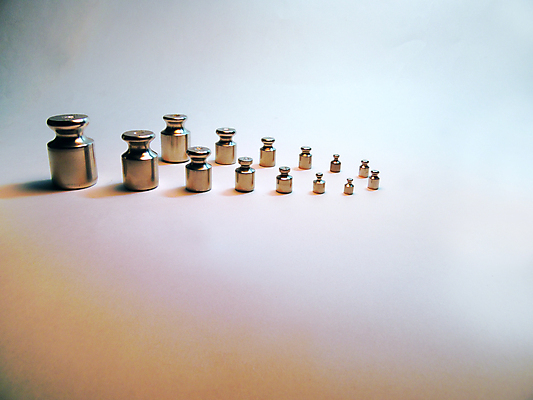 포토 JPG 해외이미지 과학 백그라운드 컨셉 교실 추상 미술 사람없음 빛 세트 약 금속 힘 장비 공구 업무 비교 그룹 실험실 중앙 은색 몸무게 작음 큼 약국 철 측정 가치 무거움 덩어리 빛망울 구식 철강 체크아웃 해외202004 해외포토 교육 컬러 무늬 의학 학교 재질 문화예술 실험 도구 작업 무게 크기 파일형식 이미지허브