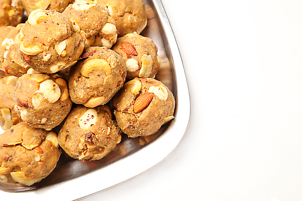 포토 JPG 해외이미지 음식 백그라운드 과일 공 주택 건조 건강 사람없음 축제 사막 흰색 시간 원형 달콤 인도인 밀 굽기 수집 기회 밀가루 아몬드 고립 식용 캐슈넛 핸드메이드 해외202004 해외포토 도형 외국인 컬러 곡류 동양인 건물 견과류 맛 가루 구이 파일형식 이미지허브