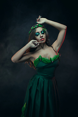 포토 JPG 해외이미지 모델 직업 디자인 응시 여자 얼굴 백그라운드 그림자 미술 한명 빨간색 초록색 컬러풀 유행 검은색 어둠 화장품 화려 고급 닫기 피부 입술 만들기 열정 아이섀도 스타일링 스타일 방식 해외202004 해외포토 1 시선 감정 컬러 컨셉 모션 문화예술 사람 신체부위 뷰티 파일형식 이미지허브