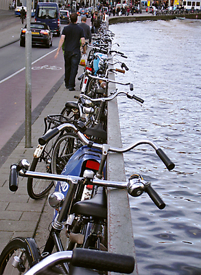 포토 JPG 해외이미지 유럽 여행 백그라운드 난간 거리 사람없음 강 여행객 자전거 도시 보호 휘발유 주차 순수 사인 네덜란드 연료 인덱스 암스테르담 생태학 채널 해외202004 해외포토 교육 나라 컨셉 사람 바이크 석유 파일형식 이미지허브