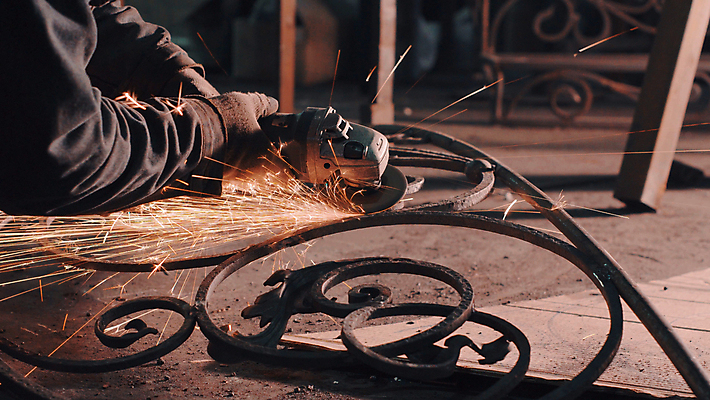 포토 JPG 해외이미지 직업 전통 손 포즈 검은배경 불꽃 노동자 실내 창조 미술 사람 사람없음 금속 기구 공구 업무 닫기 제조 공예 그라인더 갈기 대장장이 철강 핸드메이드 해외202004 해외포토 백그라운드 모션 재질 불 문화예술 취미 내부 신체부위 검은색 도구 작업 커피용품 파일형식 이미지허브