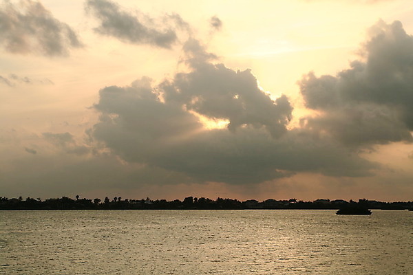 포토 JPG 해외이미지 열쇠 휴가 사람없음 물 황혼 일몰 저녁 수평선 플로리다 해외202004 해외포토 자연요소 노을 미국 야간 파일형식 이미지허브