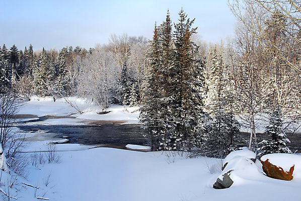 포토 JPG 해외이미지 나무 캐나다 겨울 자연 하늘 아침 풍경 사람없음 물 파란색 강 냉동 얼음 추위 흰색 숲 서리 북쪽 해외202004 해외포토 주간 자연요소 식물 계절 컬러 북아메리카 방향 생태계 파일형식 이미지허브