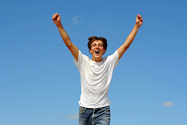 포토 JPG 해외이미지 백인 1 옷 남자 행복 무기 얼굴 포즈 셔츠 티셔츠 자연 하늘 성공 관리 한명 미소 웃음 소년 야외 10대 여름 파란색 달리기 햇빛 점프 펼침 기쁨 자유 청바지 표현 우승 흥분 내추럴 감탄 고립 표현성 해외202004 해외포토 서양인 계절 감정 어린이 컬러 컨셉 상의 바지 모션 청소년 표정 사람 신체부위 태양 최고 생태계 파일형식 이미지허브