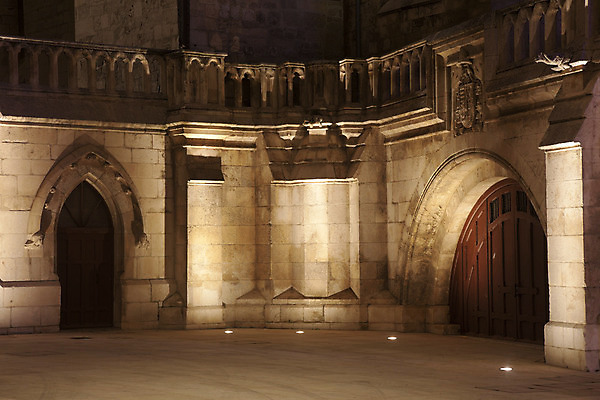 포토 JPG 해외이미지 유럽 여행 건축양식 전등 조명 풍경 사람없음 성당 어둠 일몰 바위 운명 도시 스페인 재산 야간 아치 빛망울 해외202004 해외포토 자연요소 건축 나라 종교건축 금융 빛 노을 돌_바위 파일형식 이미지허브