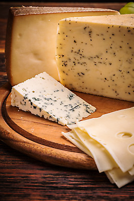 포토 JPG 해외이미지 치즈 사람없음 자르기 블루치즈 조각치즈 해외202004 해외포토 조각 모션 유제품 파일형식 이미지허브