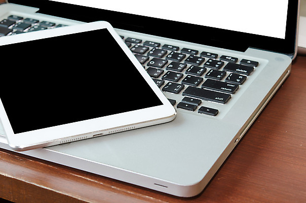 포토 JPG 해외이미지 비즈니스 통신 탁자 모바일 직장 사람없음 목재 노트북 전자제품 스마트폰 컴퓨터 사무실 알약 검은색 공책 흰색 시골 키보드 정상 연결 책상 전자 해외202004 해외포토 나무 컬러 가구 회사 재료 문구용품 핸드폰 스마트기기 약 파일형식 이미지허브