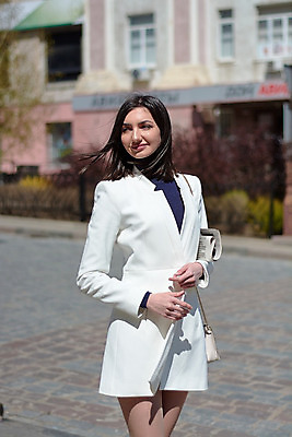 포토 JPG 해외이미지 백인 직업 라이프스타일 행복 종이 컨셉 비즈니스 사업가 텍스트 통신 성공 노동자 갈색머리 한명 정장 야외 금융 경제 글로벌 유행 정보 흰색 도시 업무 비즈니스우먼 신문 우아함 잡지 종업원 읽기 직원 경영자 언론 정중 출판 해외202004 해외포토 서양인 1 헤어스타일 옷 여자 감정 컬러 모션 사람 생활 간행물 작업 직장인 뉴스 리더 파일형식 이미지허브