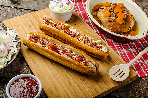 포토 JPG 해외이미지 접시 음식 백그라운드 채소 영국 패스트푸드 샌드위치 육류 돼지고기 요리 사람없음 목재 식사 저녁식사 소고기 흰색 신선 그릴 바비큐 굽기 롤 느림 점심식사 끓이기 따기 무생채 번 입가심 해외202004 해외포토 나무 식기 유럽 빵 컬러 식재료 재료 모션 주방용품 인스턴트 구이 파일형식 이미지허브