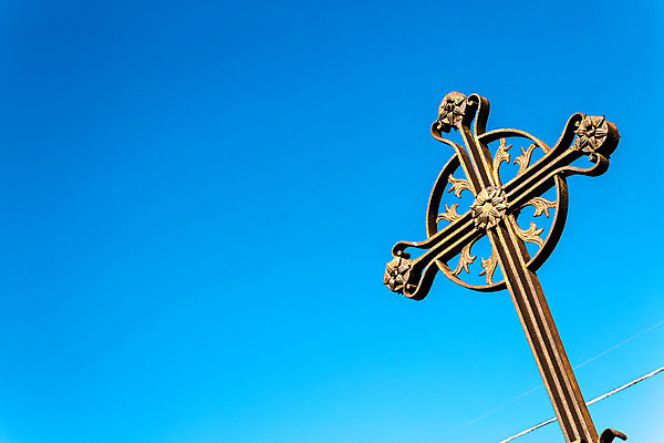 포토 JPG 해외이미지 모양 구름 아이콘 기독교 종교 조각 백그라운드 십자가 하늘 사람없음 야외 파란색 교회 평화 금속 검은색 바위 기도 예수 영혼 철 심볼 묘사 사인 질감 신앙심 옛날 해외202004 해외포토 자연요소 컬러 컨셉 종교건축 재질 건물 돌_바위 신_종교 파일형식 이미지허브