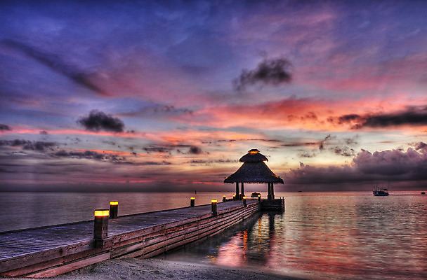 포토 JPG 해외이미지 구름 남자 길 모래 파도 바다 여행 오렌지 하늘 전등 주택 풍경 사람없음 빨간색 물 파란색 반사 노란색 일출 황혼 일몰 새벽 꿈 램프 보트 휴양지 방파제 포트 방갈로 흐림 몰디브 오로라 강렬 이국적 파라다이스 수평선 해외202004 해외포토 자연요소 공공시설 아시아 컬러 배_교통 과일 자연현상 숙소 날씨 조명 사람 건물 노을 장소 파일형식 이미지허브