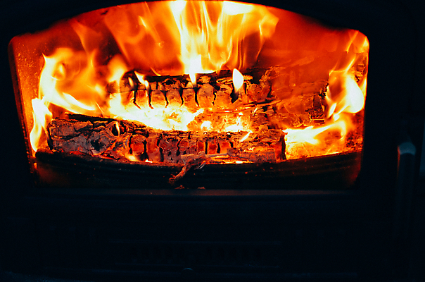 포토 JPG 해외이미지 백그라운드 크리스마스 겨울 오렌지 자연 추상 휴가 휴식 벽돌 주택 프레임 실내 따뜻함 굴뚝 사람없음 내부 목재 빨간색 빛 노란색 검은색 어둠 방 에너지 뜨거움 더위 야간 위험 장작 모닥불 묘사 벽난로 화재 통나무 연소 광 석탄 재 화상 해외202004 해외포토 자연요소 나무 계절 기념일 컬러 컨셉 무늬 과일 재료 불 날씨 건물 상처 사건 생태계 파일형식 이미지허브