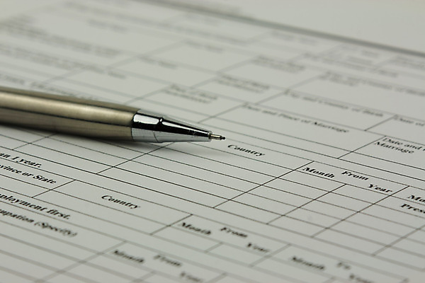 포토 JPG 해외이미지 직업 손 종이 컨셉 비즈니스 텍스트 사람없음 펜 볼펜 검은색 공백 흰색 기록 어플리케이션 계약 서식 문서 파일 서명 설문지 목차 해외202004 해외포토 컬러 신체부위 필기구 파일형식 이미지허브