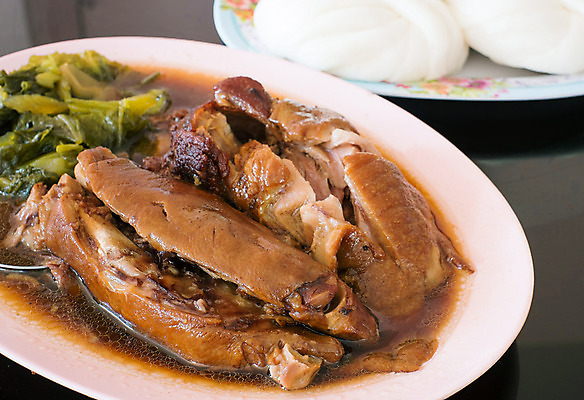 포토 JPG 해외이미지 전통 접시 음식 백그라운드 채소 뼈 육류 돼지고기 요리 사람없음 빨간색 갈색 식사 저녁식사 튀김 뜨거움 그릴 굽기 머스터드 준비 양배추 서빙 점심식사 삶기 해외202004 해외포토 식기 컬러 식재료 주방용품 소스_음식 구이 파일형식 이미지허브