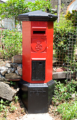 포토 JPG 해외이미지 영어 영국 잉글랜드 사람없음 빨간색 상자 기둥 기간 식민지 제국 해외202004 해외포토 문자 건축 유럽 컬러 파일형식 이미지허브