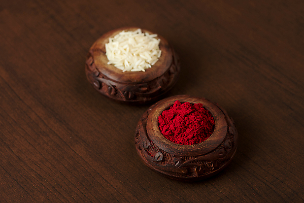 포토 JPG 해외이미지 전통 여자 꽃 아시아 문화 백그라운드 밥 동양인 사람없음 목재 빨간색 축제 화장품 축하 의식 낟알 가루 인도인 예배 내추럴 남동생 숭배 이마 힌두교 해외202004 해외포토 외국인 나무 식물 나라 종교 음식 컬러 컨셉 재료 사람 인종 뷰티 동생 파일형식 이미지허브