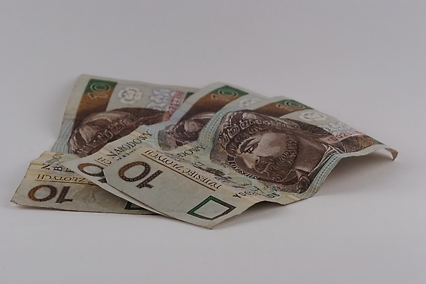 포토 JPG 해외이미지 유럽 종이 지폐 돈 비즈니스 사람없음 금융 경제 쌓기 동전 쪽지 저축 재산 무역 투자 광택 폴란드 계산서 대출 세금 수입 해외202004 해외포토 나라 산업 모션 파일형식 이미지허브