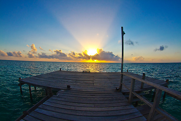 포토 JPG 해외이미지 구름 바다 섬 여행 백그라운드 자연 하늘 휴가 사람없음 물 파란색 빛 항구 보트 중앙아메리카 휴양지 방파제 벨리즈 해외202004 해외포토 자연요소 공공시설 컬러 배_교통 교통시설 아메리카 장소 생태계 파일형식 이미지허브