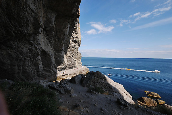 포토 JPG 해외이미지 바다 여행 백그라운드 요트 자연 하늘 휴가 풍경 사람없음 야외 물 파란색 바위 만 보트 작음 시작 전경 해외202004 해외포토 자연요소 컬러 배_교통 돌_바위 크기 생태계 파일형식 탑뷰 이미지허브