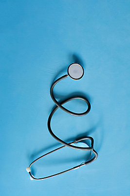 포토 JPG 해외이미지 과학 컨셉 청진기 탁자 건강 병원 사람없음 치료 파란색 약 반사 금속 진료 듣기 고통 장비 시험 간호사 의사 기구 공구 하트 심장 긴급 대접 맥박 질병 측정 외과 테라피 고립 돌봄 심장병 카피스페이스 해외202004 해외포토 모양 교육 감정 컬러 가구 의학 의료기기 모션 재질 뷰티 공백 의료진 도구 장기_의학 파일형식 이미지허브