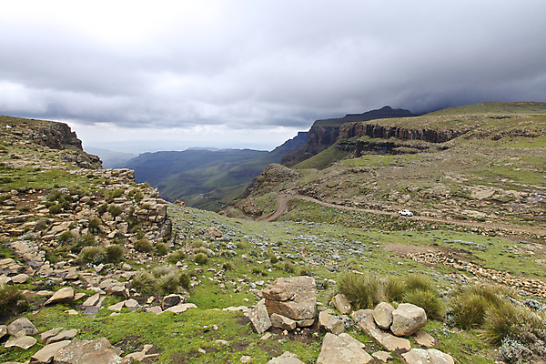 포토 JPG 해외이미지 나무 식물 구름 호수 곡선 아프리카 자동차 자연 하늘 산 파노라마 풍경 사람없음 초록색 물 파란색 강 반사 환경 계곡 운전 시골 오두막 댐 언덕 장면 암초 공지사항 남쪽 내추럴 깊이 왕국 절정 산맥 해외202004 해외포토 자연요소 공공시설 나라 선 육상교통 컬러 모션 촬영기법 방향 생태계 파일형식 이미지허브