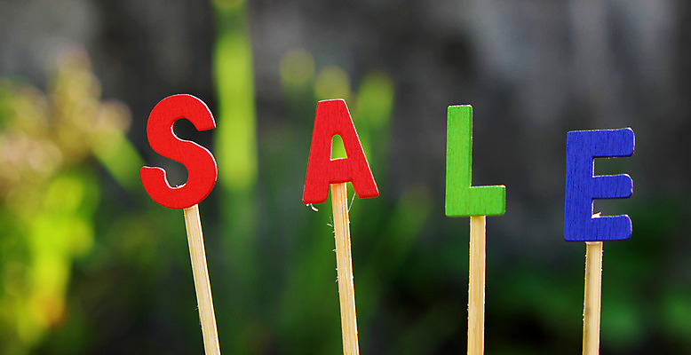 포토 JPG 해외이미지 배너 알파벳 계절 백그라운드 사람없음 야외 목재 빨간색 쇼핑 컬러풀 유행 라벨 세일 상점 거래 기록 메시지 시장 구매 주식 편지 상업 소매 승진 오늘 재고정리 특별함 제의 해외202004 해외포토 나무 영어 컬러 컨셉 재료 프레임 금융 파일형식 이미지허브