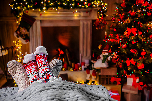 포토 JPG 해외이미지 라이프스타일 디자인 커플 기념일 행복 백그라운드 컨셉 크리스마스 휴가 새해 양말 함께함 사람없음 가로 축제 인사 벽난로 크리스마스이브 정확 해외202004 해외포토 감정 관계 이벤트 생활 예절 파일형식 이미지허브