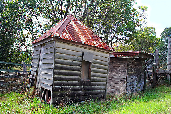 포토 JPG 해외이미지 나무 창문 날씨 사람없음 목재 농장 문 금속 목장 수확 위험 오두막 부식 폐허 통조림 깨짐 방치 썩음 옛날 핸드메이드 해외202004 해외포토 식물 컨셉 농업 재료 재질 파일형식 이미지허브