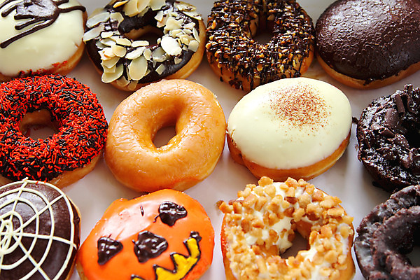 포토 JPG 해외이미지 모양 오렌지 장난 디저트 건강 사람없음 장식 빨간색 컬러풀 갈색 파티 케이크 초콜릿 얼음 웹 어둠 빵집 할로윈 우유 견과류 튀김 흰색 축하 대접 반지 원형 도넛 달콤 맛 가루 설탕 굽기 크림 반죽 땅콩 밀가루 토핑 아몬드 페스츄리 해외202004 해외포토 자연요소 도형 음식 빵 컬러 컨셉 인터넷 과일 장신구 유제품 이벤트 상점 구이 파일형식 이미지허브