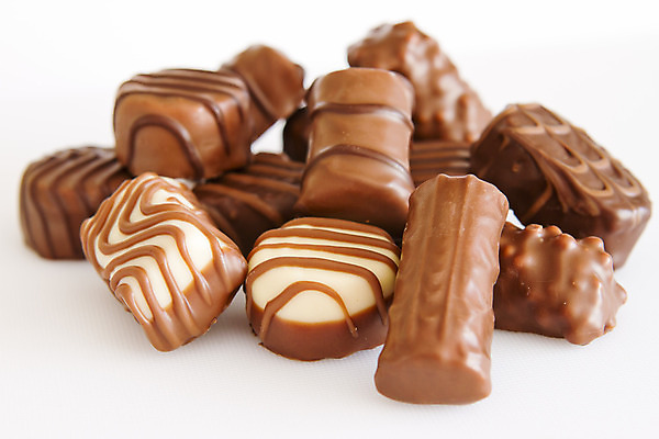 포토 JPG 해외이미지 사탕 사람없음 가로 초콜릿 변화 흰배경 흙더미 해외202004 해외포토 백그라운드 컨셉 디저트 흙 흰색 파일형식 더미 이미지허브